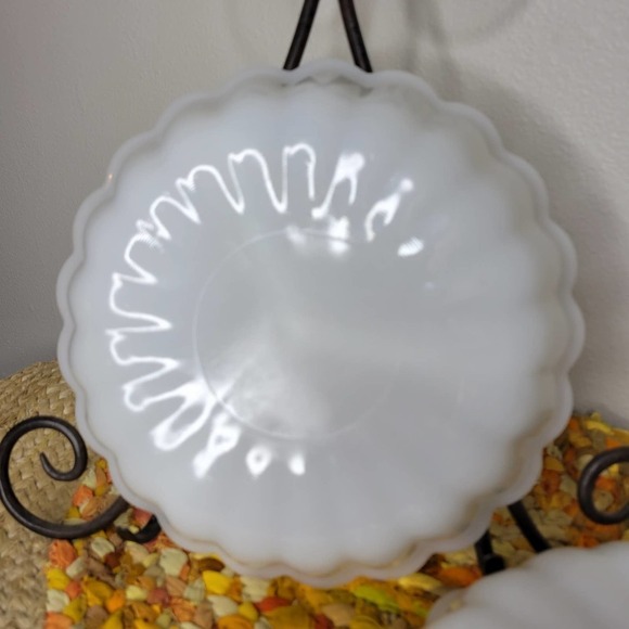 Vintage Milk Glass Divided Relish Tray‎ Set - Picture 7 of 9